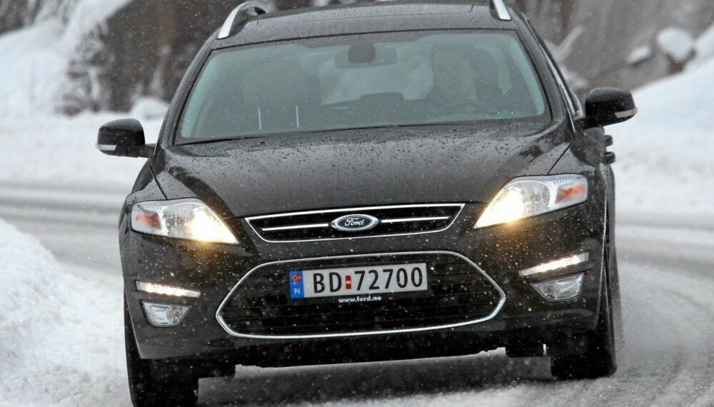 <b>SIVIL?</b> En Ford Mondeo, men er det en privatbil eller en sivil politibil? <b>SIVIL?</b> En Ford Mondeo, men er det en privatbil eller en sivil politibil?