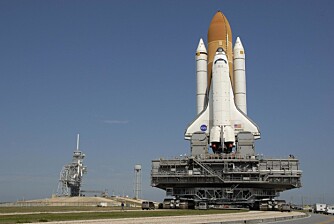 BRED LAST: Crawlerens arbeidsoppgaver har blant vært å transportere Saturn IB og Saturn V rakettene samt NASAs romferger til utskytingsrampen. BRED LAST: Crawlerens arbeidsoppgaver har blant vært å transportere Saturn IB og Saturn V rakettene samt NASAs romferger til utskytingsrampen.