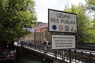 GOD STEMNING: I gamlebyen i Vilnius finner du en egen stat der du kan nesten gjøre hva du vil, så lenge du er snill. GOD STEMNING: I gamlebyen i Vilnius finner du en egen stat der du kan nesten gjøre hva du vil, så lenge du er snill.
