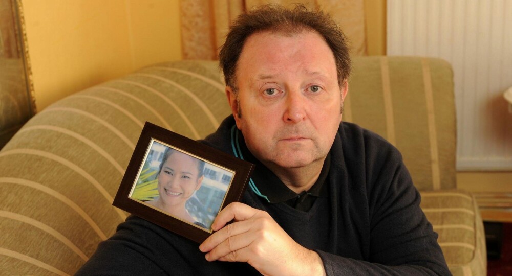 MISTET ALT: Den separerte og gavmilde pensjonisten Terry Lake (62) mistet hus og formue etter å ha blitt lurt av den thailandske kvinnen han kjenner som Khemike. MISTET ALT: Den separerte og gavmilde pensjonisten Terry Lake (62) mistet hus og formue etter å ha blitt lurt av den thailandske kvinnen han kjenner som Khemike.