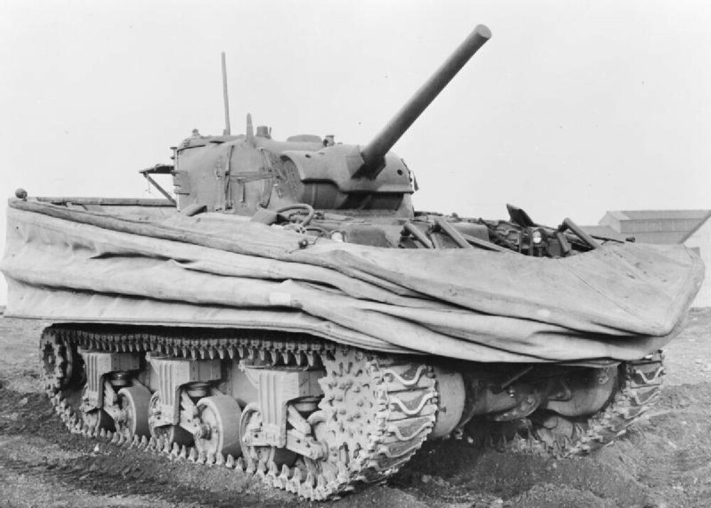AMFIBIE:En såkalt DD-tank, en amfibietank spesialtilpasset offensiver som Operasjon Neptune. AMFIBIE:En såkalt DD-tank, en amfibietank spesialtilpasset offensiver som Operasjon Neptune.