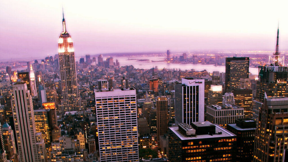 New York City er USAs største by, med et innbyggertall som varierer mellom 8,4 og 23,5 millioner - litt avhengig av hva du regner med. Uansett hvordan du regner er det ikke i nærheten av verdens mest folkerike by. New York City er USAs største by, med et innbyggertall som varierer mellom 8,4 og 23,5 millioner - litt avhengig av hva du regner med. Uansett hvordan du regner er det ikke i nærheten av verdens mest folkerike by.