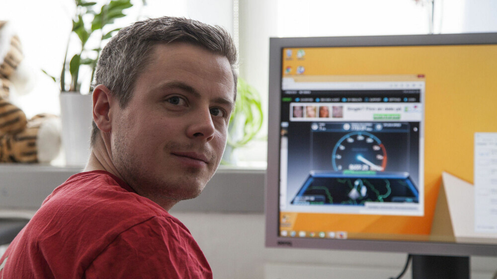 Erik Jagland fra Oslo får som pilotkunde trolig landets første nettlinje på 10 gigabit til en privatperson. Erik Jagland fra Oslo får som pilotkunde trolig landets første nettlinje på 10 gigabit til en privatperson.