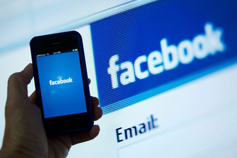 FACEBOOK OPPKLARER: Medlemmer av Facebook opplever at det kan være uklart hva som er lov og ikke lov på Facebook. Nå blir Facebook mye klarere i retningslinjene sine. FACEBOOK OPPKLARER: Medlemmer av Facebook opplever at det kan være uklart hva som er lov og ikke lov på Facebook. Nå blir Facebook mye klarere i retningslinjene sine.