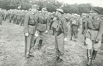 Carl Gustav Fleischer på inspeksjon Carl Gustav Fleischer på inspeksjon