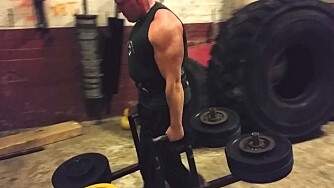 MUSKELMANN: StrongmanKnut konkurrerer flere ganger i året. MUSKELMANN: StrongmanKnut konkurrerer flere ganger i året.