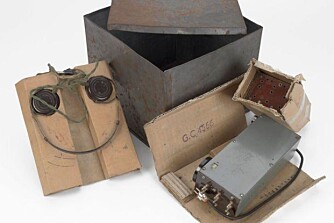 Radio i kjeksboks. Radio i kjeksboks.