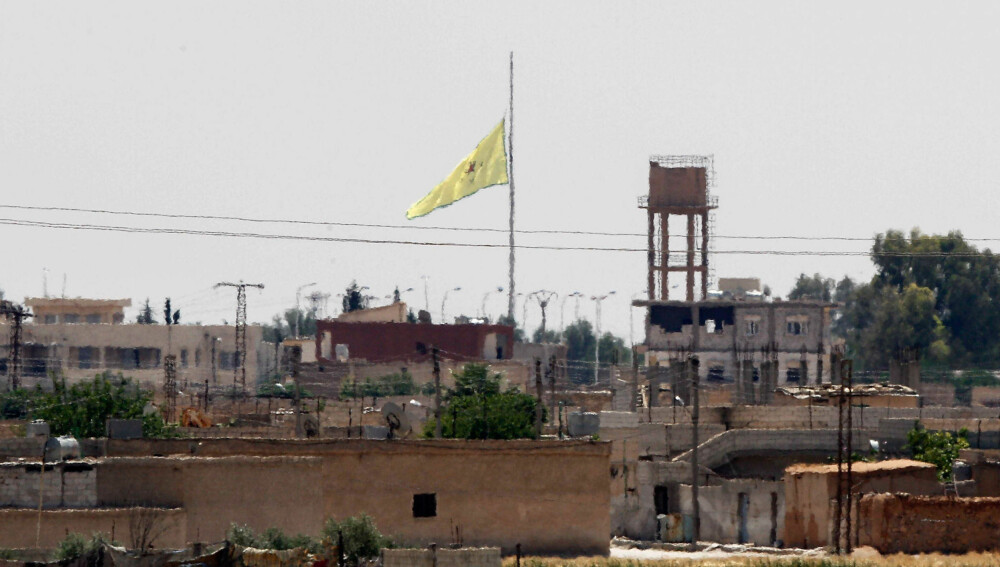 Kurdisk flagg (YPG) over Tel Abyad etter at kurdiske styrker tok over byen den 16.juni 2015. Kurdisk flagg (YPG) over Tel Abyad etter at kurdiske styrker tok over byen den 16.juni 2015.