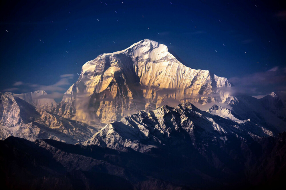 VERDENS HØYESTE FJELL: Mount Everest strekker seg 8.848 meter - eller 29.029 fot - mot himmelen, og er utvilsomt et majestetisk fjell. Og livsfarlig. VERDENS HØYESTE FJELL: Mount Everest strekker seg 8.848 meter - eller 29.029 fot - mot himmelen, og er utvilsomt et majestetisk fjell. Og livsfarlig.