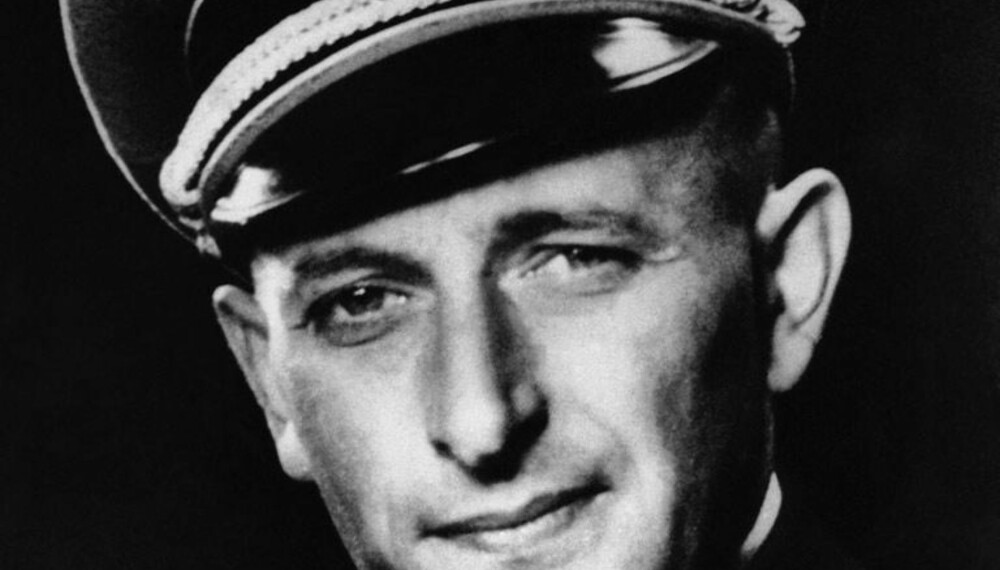 Adolf Eichmann, hjernen bak «den endelige løsningen på jødeproblemet», ble fanget av Mossad i Buenos Aires og tatt med til Israel. Adolf Eichmann, hjernen bak «den endelige løsningen på jødeproblemet», ble fanget av Mossad i Buenos Aires og tatt med til Israel.
