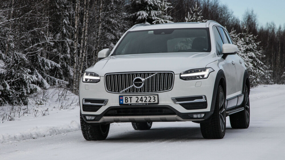 ELEGANT: XC90 er defintivt en av de mer interessante SUV-ene rent designmessig. Det er klassisk Volvo, bare mye bedre. ELEGANT: XC90 er defintivt en av de mer interessante SUV-ene rent designmessig. Det er klassisk Volvo, bare mye bedre.