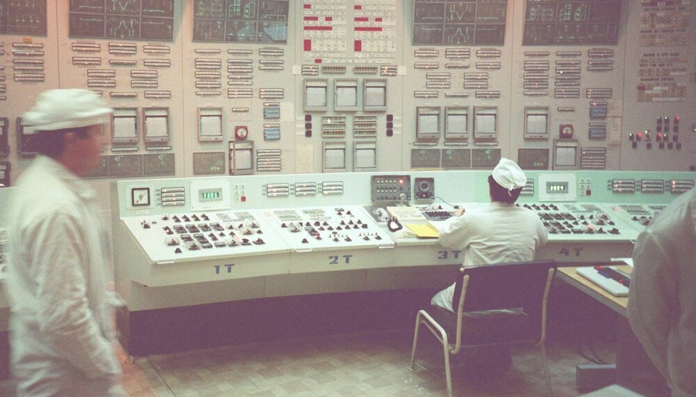 <b>SAMME TYPE:</b> Bilde fra kontrollrommet i det russiske Leningrad Atomkraftverk ved Sosnovij Bor utenfor St. Petersburg, det eldste sivile kraftverket av Tsjernobyl-typen i verden. Her et bilde fra 1993. <b>SAMME TYPE:</b> Bilde fra kontrollrommet i det russiske Leningrad Atomkraftverk ved Sosnovij Bor utenfor St. Petersburg, det eldste sivile kraftverket av Tsjernobyl-typen i verden. Her et bilde fra 1993.