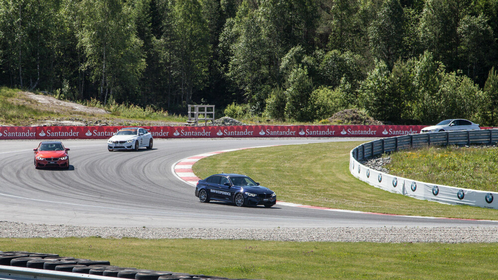 M3 Competition Pack koser seg i sitt rette element: På en trackday. Legg forøvrig også merke til M4 GTS som ligger bak... Dette er den eneste som kommer til Norge. M3 Competition Pack koser seg i sitt rette element: På en trackday. Legg forøvrig også merke til M4 GTS som ligger bak... Dette er den eneste som kommer til Norge.