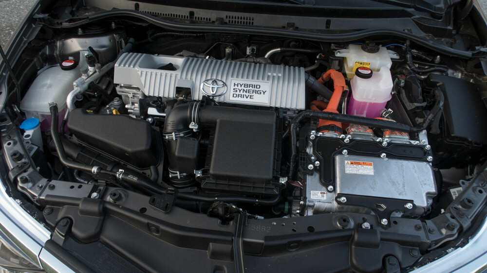 Toyotas etter hvert velkjente hybridløsning, med en 1,8-liters bensinmotor uten turbo, i kombinasjon med en elmotor, som jobber med å utfylle hverandre. Toyotas etter hvert velkjente hybridløsning, med en 1,8-liters bensinmotor uten turbo, i kombinasjon med en elmotor, som jobber med å utfylle hverandre.