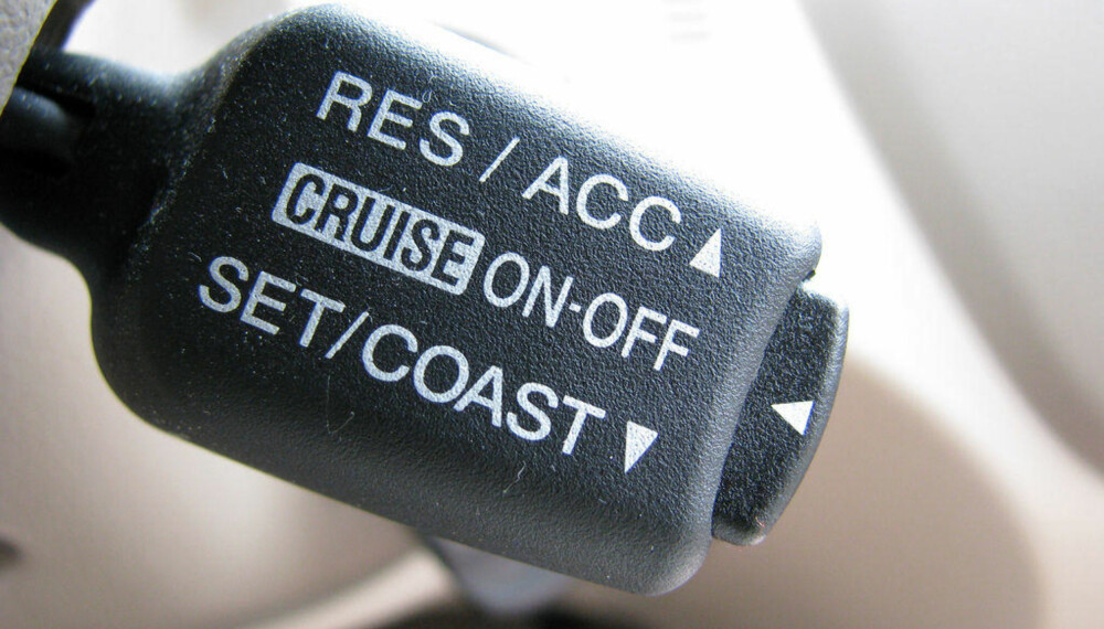 En bil med en enkel cruisekontroll er autonom-nivå 1. En bil med en enkel cruisekontroll er autonom-nivå 1.