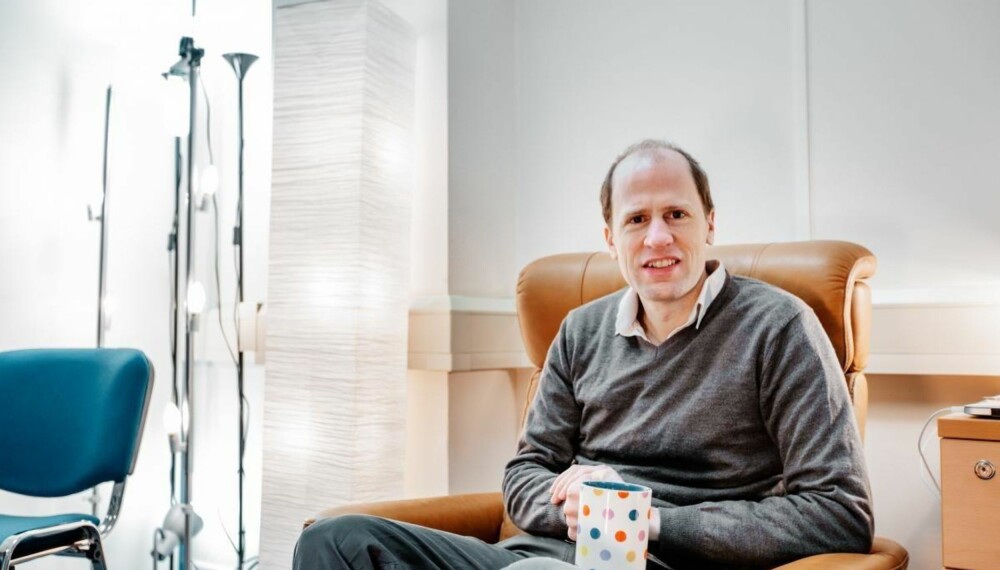 BESKYTTER AV JORDEN: - Vi har overlevd både klimaforandringer og meteornedslag. Dersom vi skal dø ut i løpet av de neste hundre årene, er årsaken mest sannsynlig menneskeskapt, sier Nick Bostrom ved Future of Humanity Institute ved universitetet Oxford. BESKYTTER AV JORDEN: - Vi har overlevd både klimaforandringer og meteornedslag. Dersom vi skal dø ut i løpet av de neste hundre årene, er årsaken mest sannsynlig menneskeskapt, sier Nick Bostrom ved Future of Humanity Institute ved universitetet Oxford.