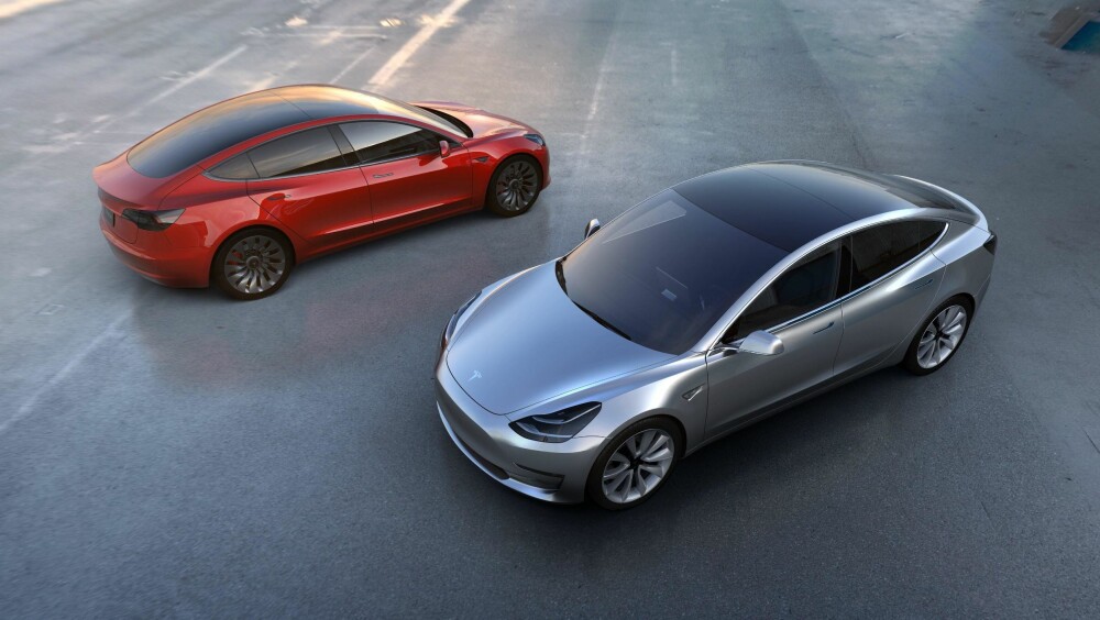Startprisen på Tesla Model 3 blir 300.000 kroner, men en undersøkelse blant 8000 personer som har forhåndsbestilt bilen tyder på at folk regner med å betale vesentlig mer. Startprisen på Tesla Model 3 blir 300.000 kroner, men en undersøkelse blant 8000 personer som har forhåndsbestilt bilen tyder på at folk regner med å betale vesentlig mer.