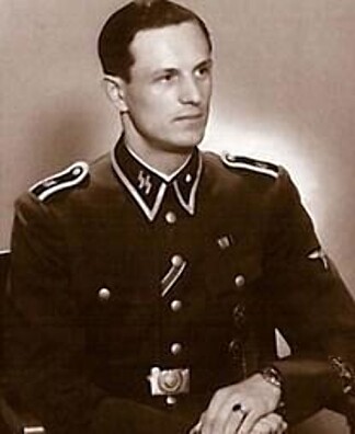LIVVAKT: Rochus Misch var en av dem som jobbet tettest med Adolf Hitler i fem år. Misch var med i Førerbunkeren og var en av de siste som så Hitler i live. LIVVAKT: Rochus Misch var en av dem som jobbet tettest med Adolf Hitler i fem år. Misch var med i Førerbunkeren og var en av de siste som så Hitler i live.