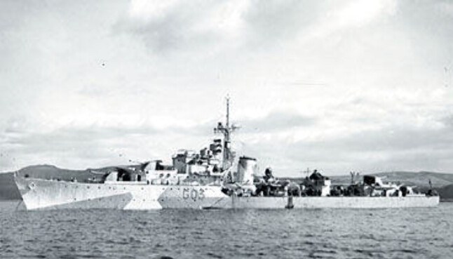 Mellom 700 og 800 nordmenn tjenestegjorde i de norske flyskvadronene i invasjonsstyrken, og av disse omkom 16. Den norske innsatsen er hedret med flere minnesmerker i Normandie. Mellom 700 og 800 nordmenn tjenestegjorde i de norske flyskvadronene i invasjonsstyrken, og av disse omkom 16. Den norske innsatsen er hedret med flere minnesmerker i Normandie.