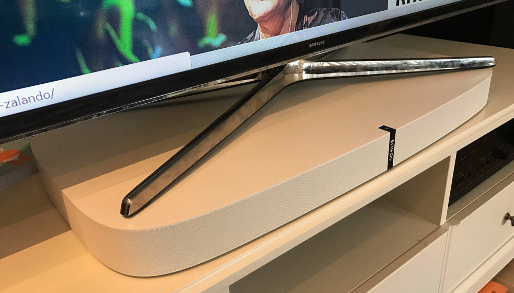 Sonos Soundbase er en ganske brukbar, men fort ekstremt dyr, høyttaler for TV-en din. Sonos Soundbase er en ganske brukbar, men fort ekstremt dyr, høyttaler for TV-en din.