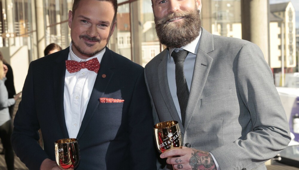 OPP AV SOFAEN: Tore Petterson (til venster) sammen med bestekompis og humorpartner Adam Schjølberg under årets Gullruten i Bergen i 2016. OPP AV SOFAEN: Tore Petterson (til venster) sammen med bestekompis og humorpartner Adam Schjølberg under årets Gullruten i Bergen i 2016.