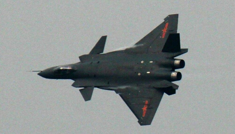BLACK EAGLE: Med «krigsmaling» ser J-20 en del mer fryktinngytende ut. BLACK EAGLE: Med «krigsmaling» ser J-20 en del mer fryktinngytende ut.