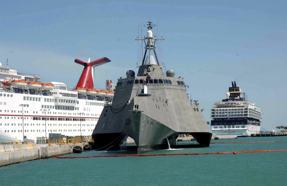 ANNERLEDES: Strengt tatt i slekt, men USS Independence har ikke så mye til felles med tradisjonelle cruiseskip. ANNERLEDES: Strengt tatt i slekt, men USS Independence har ikke så mye til felles med tradisjonelle cruiseskip.