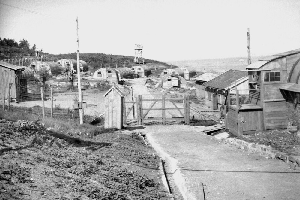 UTRYDDELSESLEIR: Underleiren til Stalag III på Bolærne slik den så ut rett etter freden i 1945. De snaut 300 fangene som oppholdt seg her ble sendt hit kun for å dø. UTRYDDELSESLEIR: Underleiren til Stalag III på Bolærne slik den så ut rett etter freden i 1945. De snaut 300 fangene som oppholdt seg her ble sendt hit kun for å dø.