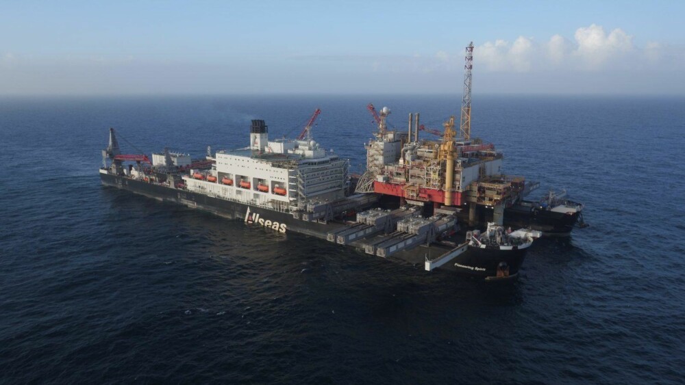 NORSKE OPPDRAG: Mange av oppdragene til Pioneering Spirit vil være på norsk sokkel i årene som kommer. Her blir Yme MOPU-plattformen fraktet inn til Lutelandet i Sogn og Fjordane for opphugging. NORSKE OPPDRAG: Mange av oppdragene til Pioneering Spirit vil være på norsk sokkel i årene som kommer. Her blir Yme MOPU-plattformen fraktet inn til Lutelandet i Sogn og Fjordane for opphugging.