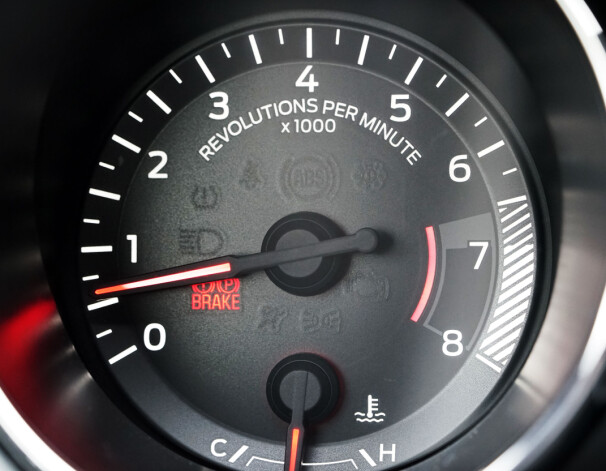 <b>GALSKAP: </b>Fem liter V8'er skaper ikke "omdreininger per minutt". Den skaper "revolusjoner per minutt". Bilen oser av billig plastikk, overskudd og morsomme løsninger. <b>GALSKAP: </b>Fem liter V8'er skaper ikke "omdreininger per minutt". Den skaper "revolusjoner per minutt". Bilen oser av billig plastikk, overskudd og morsomme løsninger.