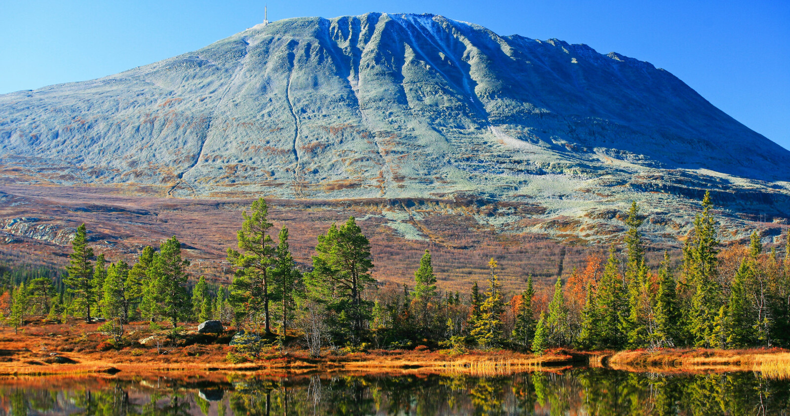<b>GAUSTATOPPEN: </b>Fantastisk utsikt til Sør-Norge fra toppen. <b>GAUSTATOPPEN: </b>Fantastisk utsikt til Sør-Norge fra toppen.