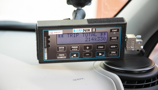<b>TEST AV REKKEVIDDE: </b>Eksakte målinger ble tatt via montering av Blunik måleinstrumenter i hver bil. <b>TEST AV REKKEVIDDE: </b>Eksakte målinger ble tatt via montering av Blunik måleinstrumenter i hver bil.