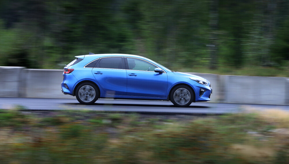 Kia Ceed side Kia Ceed side