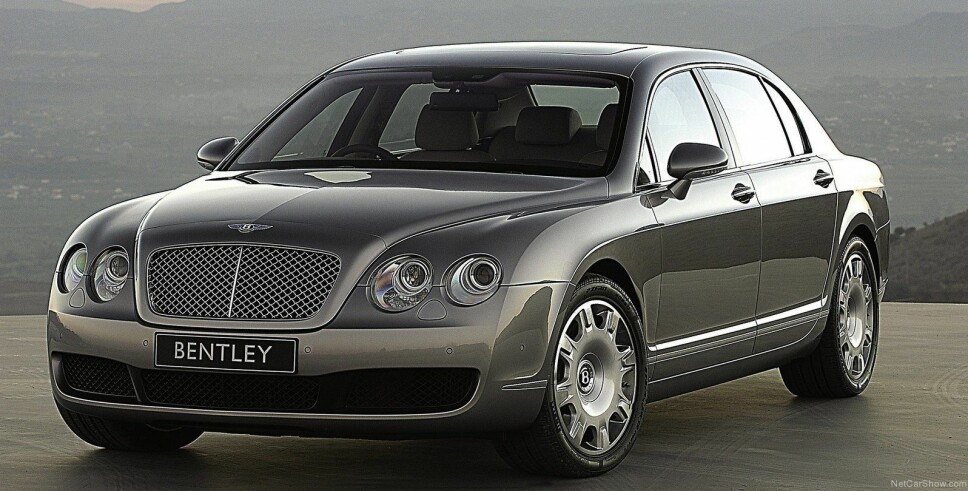<b>Bentley Flying Spur: </b>For litt over prisen av en velutstyrt VW Passat, kan du nå sikre deg denne godbiten: Bentley Flying Spur. Med en toppfart på over 300 km/t kjørte denne fra det meste – samtidig som den levert plass og luksusfølelse på toppnivå. <b>Bentley Flying Spur: </b>For litt over prisen av en velutstyrt VW Passat, kan du nå sikre deg denne godbiten: Bentley Flying Spur. Med en toppfart på over 300 km/t kjørte denne fra det meste – samtidig som den levert plass og luksusfølelse på toppnivå.