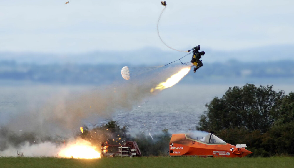 <b>LIVREDDER:</b> Katapultsetet til F-35 blir testet ut i bakkehøyde. I dag kan over 7500 piloter takke innsatsen til verdens modigste mekaniker for at de lever. <b>LIVREDDER:</b> Katapultsetet til F-35 blir testet ut i bakkehøyde. I dag kan over 7500 piloter takke innsatsen til verdens modigste mekaniker for at de lever.