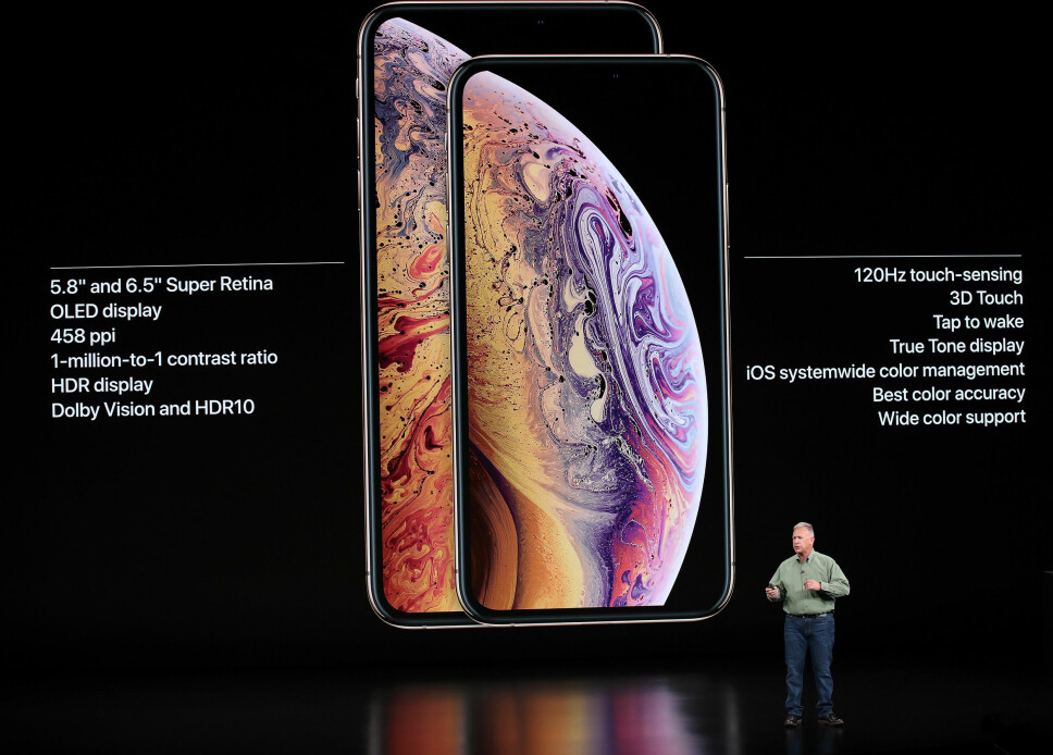 <b>IPHONE:</b> iPhone XS med iPhone XS Max bak. <b>IPHONE:</b> iPhone XS med iPhone XS Max bak.