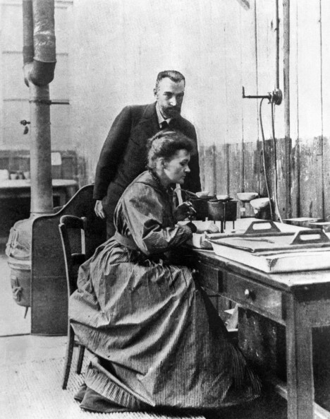 Sammen døgnet rundt: Marie og Pierre Curie delte laboratorium, hus, hjem og bord – og en nobelpris. Sammen døgnet rundt: Marie og Pierre Curie delte laboratorium, hus, hjem og bord – og en nobelpris.