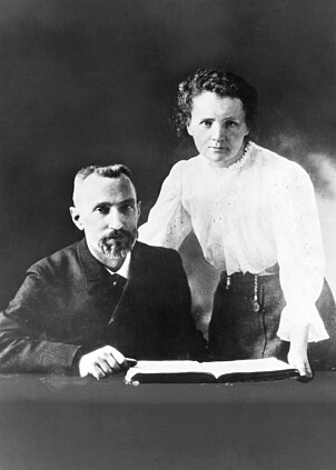 <b>NOTATBOK:</b> Pierre og Marie Curie oppdaget radioaktiv stråling, fikk nobelpriser og internasjonal berømmelse. Men jobben kostet dem livet. <b>NOTATBOK:</b> Pierre og Marie Curie oppdaget radioaktiv stråling, fikk nobelpriser og internasjonal berømmelse. Men jobben kostet dem livet.