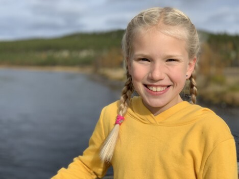 <b>BRA:</b> På dette portrettbildet er blenderåpningen på 4,5. Det gir akseptabel uskarphet rundt motivet. Legg likevel merke til det lille glimtet av vann under armen som avslører at effekten legges på digitalt ... <b>BRA:</b> På dette portrettbildet er blenderåpningen på 4,5. Det gir akseptabel uskarphet rundt motivet. Legg likevel merke til det lille glimtet av vann under armen som avslører at effekten legges på digitalt ...