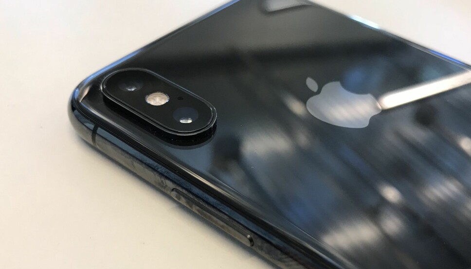 <b>TO LINSER:</b> Begge kameraene foran på iPhone Xs er på 12 megapiksler, det samme som i 2017. Forskjellen er at sensoren som registrerer bildene nå er forbedret. Blant annet tar kameraet bedre bilder i mørke omgivelser. <b>TO LINSER:</b> Begge kameraene foran på iPhone Xs er på 12 megapiksler, det samme som i 2017. Forskjellen er at sensoren som registrerer bildene nå er forbedret. Blant annet tar kameraet bedre bilder i mørke omgivelser.