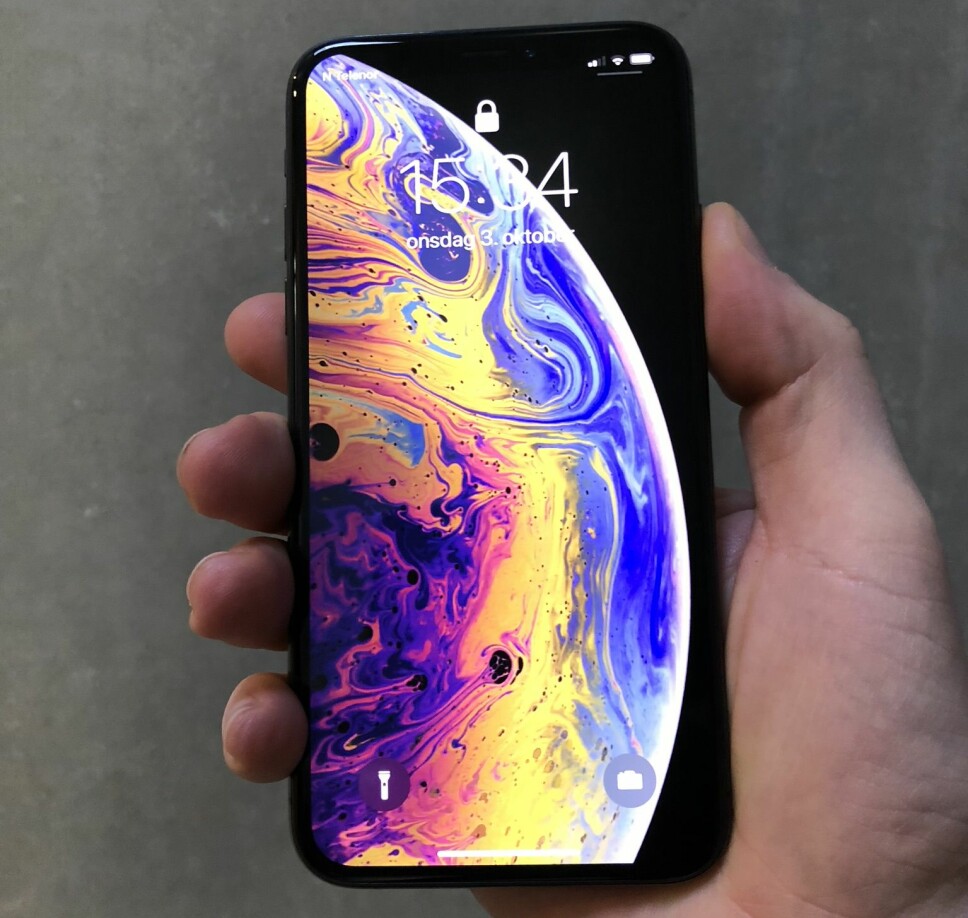 <b>HENDIG STØRRELSE:</b> iPhone Xs med skjerm på 5,8 tommer har en hendig størrelse. <b>HENDIG STØRRELSE:</b> iPhone Xs med skjerm på 5,8 tommer har en hendig størrelse.