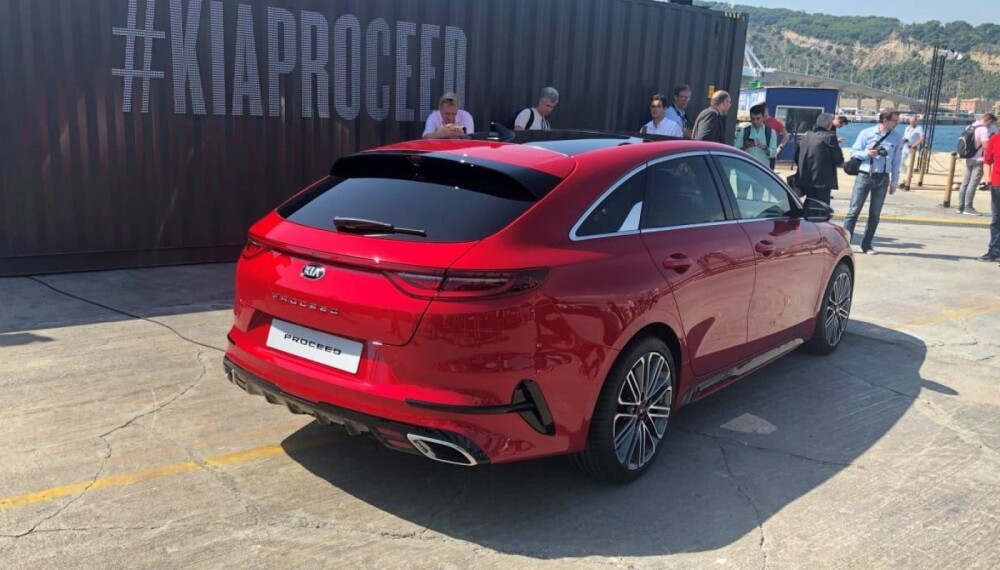 Her er Kia ProCeed uten kamuflasje. Her er Kia ProCeed uten kamuflasje.