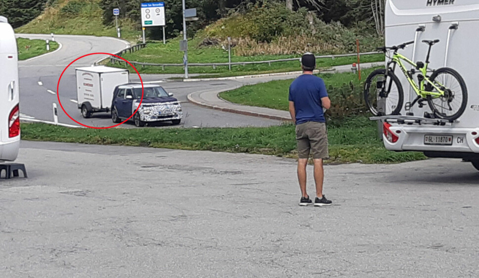 Her er trolig neste generasjon av Kia Soul ute på testing. Og den har med seg en henger. Det store spørsmålet er naturligvis om dette er den elektriske utgaven av Soul. Hengerfeste på denne vil være gode nyheter for svært mange norske bilkjøpere. Her er trolig neste generasjon av Kia Soul ute på testing. Og den har med seg en henger. Det store spørsmålet er naturligvis om dette er den elektriske utgaven av Soul. Hengerfeste på denne vil være gode nyheter for svært mange norske bilkjøpere.
