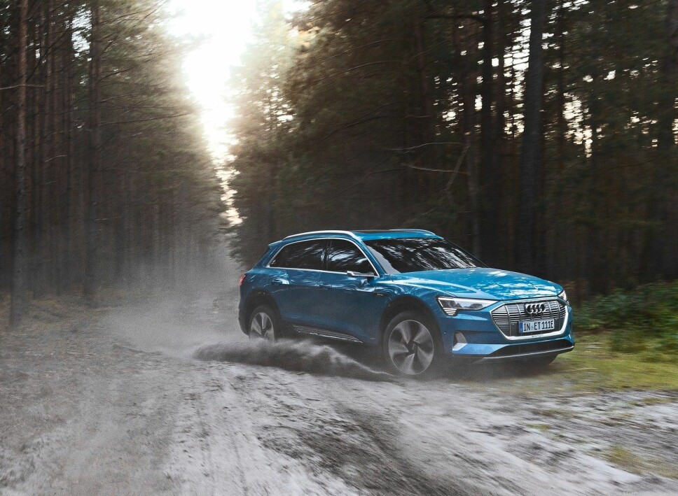 Offroad-egenskaper er viktig for Audi, og quattro-systemet leverer igjen. Det er ingen tvil om at dette er en Audi – selv om den er elektrisk Offroad-egenskaper er viktig for Audi, og quattro-systemet leverer igjen. Det er ingen tvil om at dette er en Audi – selv om den er elektrisk