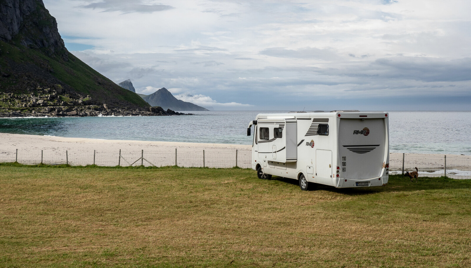 RELATIVT KLIMAVENNLIG: Bedre med bobil i Lofoten enn chartertur til Syden. RELATIVT KLIMAVENNLIG: Bedre med bobil i Lofoten enn chartertur til Syden.