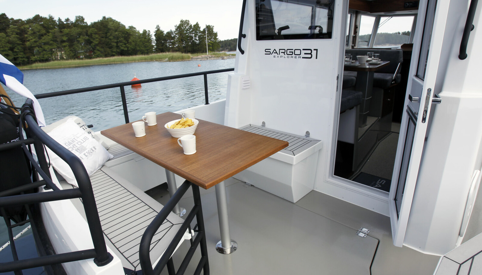 BAKDØR: Smart plassert på styrbord side er det fortsatt litt igjen av akterveggen. BAKDØR: Smart plassert på styrbord side er det fortsatt litt igjen av akterveggen.