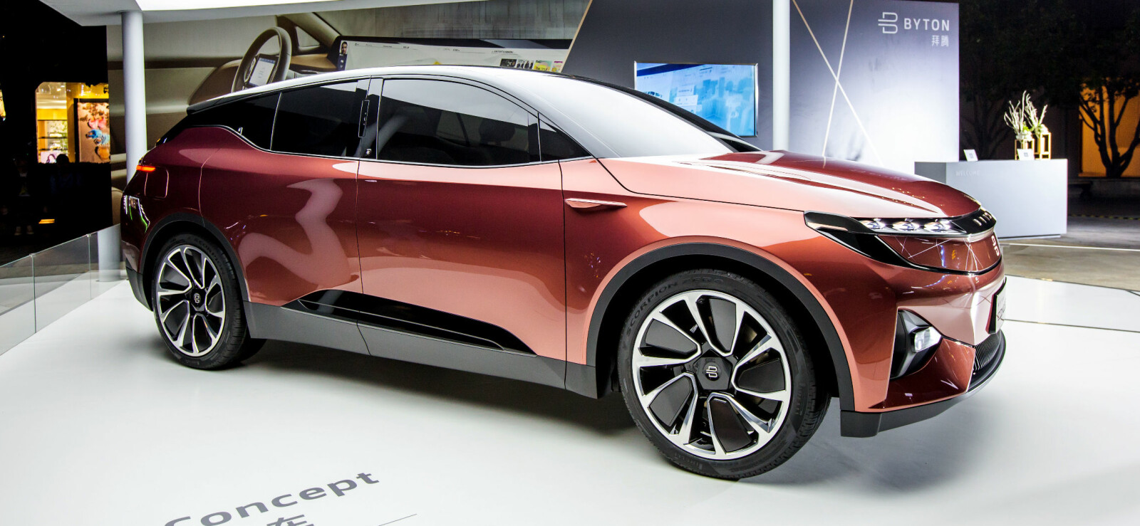 <b>KINESISK ELBIL: </b>Den elektriske SUV-en M-Byte er utviklet av det kinesiske selskapet Byton. Elbilen lanseres internasjonalt og skal rulle på norske veier fra 2020. Det blir ikke den siste kinesiske elbilen. Kina akselererer nå overgangen til såkalte «ny energi»-biler. Målet er blant annet å skape en internasjonal industri for kinesiske elbiler <b>KINESISK ELBIL: </b>Den elektriske SUV-en M-Byte er utviklet av det kinesiske selskapet Byton. Elbilen lanseres internasjonalt og skal rulle på norske veier fra 2020. Det blir ikke den siste kinesiske elbilen. Kina akselererer nå overgangen til såkalte «ny energi»-biler. Målet er blant annet å skape en internasjonal industri for kinesiske elbiler