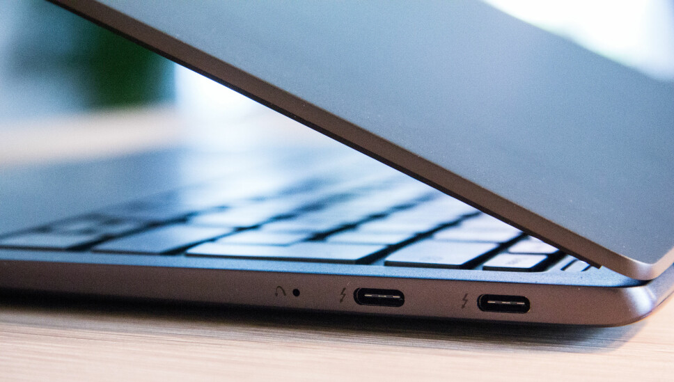<b>USB-C:</b> Du får kun tre USB-C-porter på Lenovo Yoga S730, det gjør at du må ha overganger til HDMI og "vanlige" USB-kabler. <b>USB-C:</b> Du får kun tre USB-C-porter på Lenovo Yoga S730, det gjør at du må ha overganger til HDMI og "vanlige" USB-kabler.