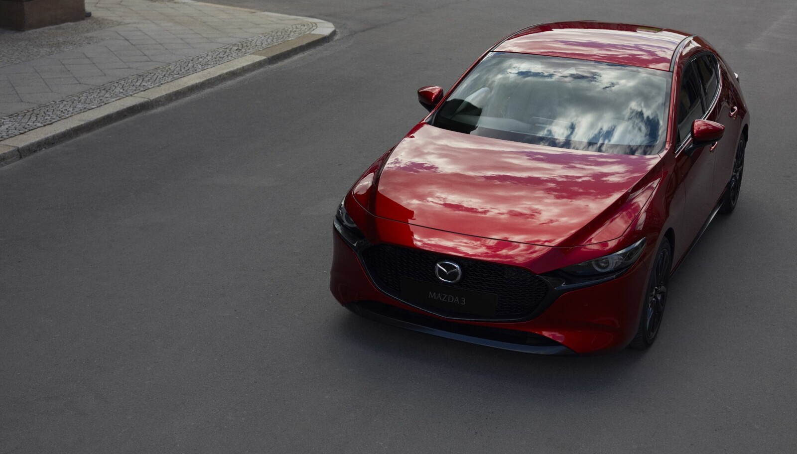 TIL NORGE: Allerede i mars kommer de første versjonene av Mazda3 til Norge. TIL NORGE: Allerede i mars kommer de første versjonene av Mazda3 til Norge.