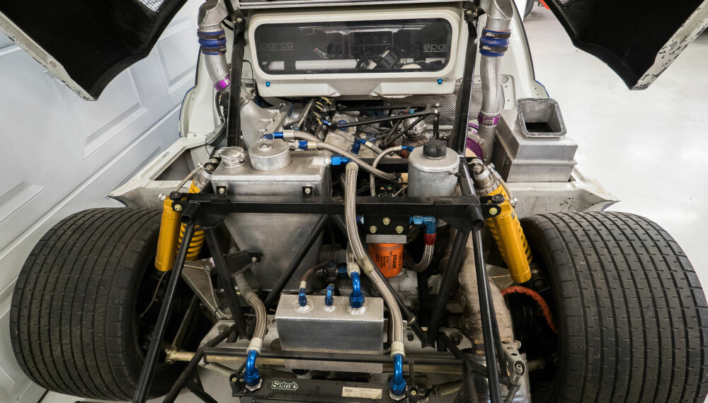 <b>MIDTPLASSERT</b>: Motoren i RS200 er plassert bak ryggen til cockpiten, og bidrar til en perfekt balanse. <b>MIDTPLASSERT</b>: Motoren i RS200 er plassert bak ryggen til cockpiten, og bidrar til en perfekt balanse.